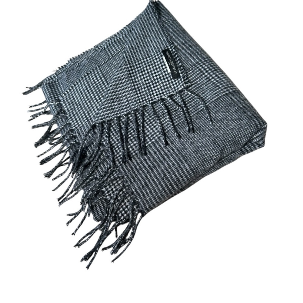 Banana Republic Men's Black and White Houndstooth Checkered Scarf